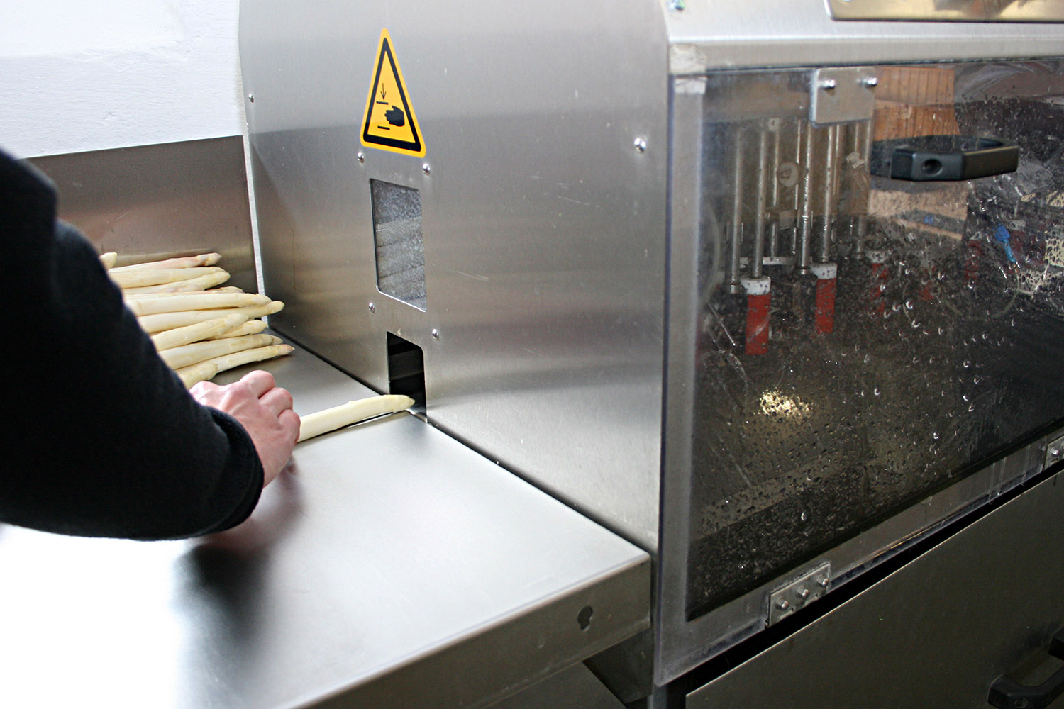Spargelhof Kalkwitz folienfreier Spargel Schälmaschine