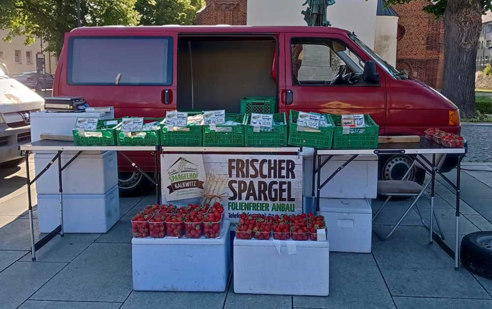 Spargelhof Kalkwitz Verkaufsstand von folienfrei angebautem Spargel